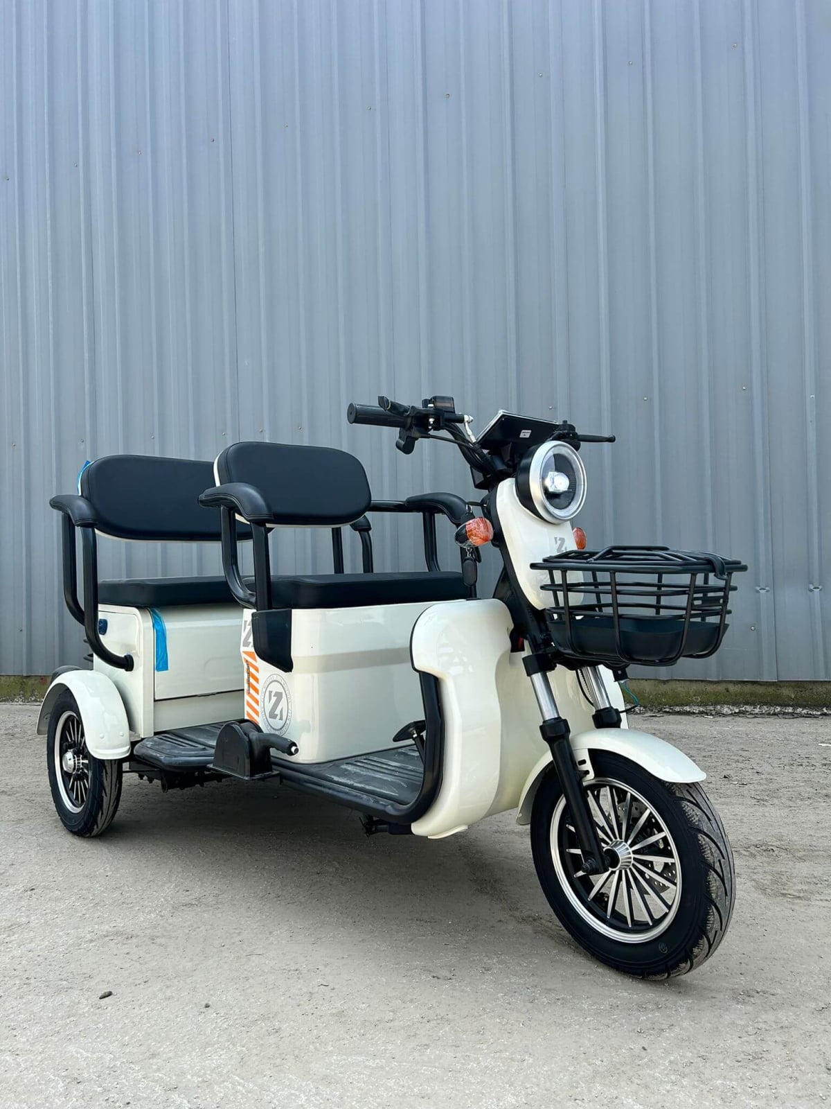 Tricicletă Electrică V6 1800W – Fără Permis, 2 Locuri, Autonomie 80 km, Spațiu Generos Depozitare fără permis